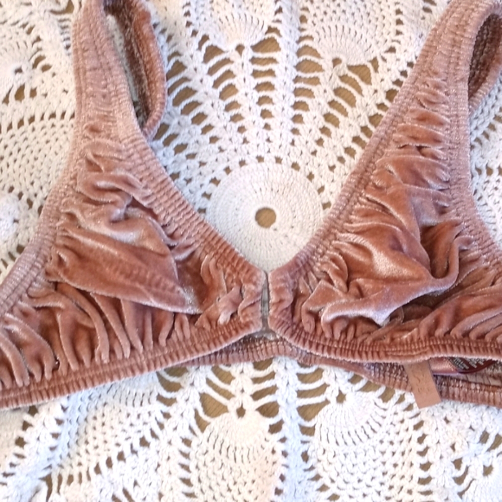 Skims XS Bra or Swim top